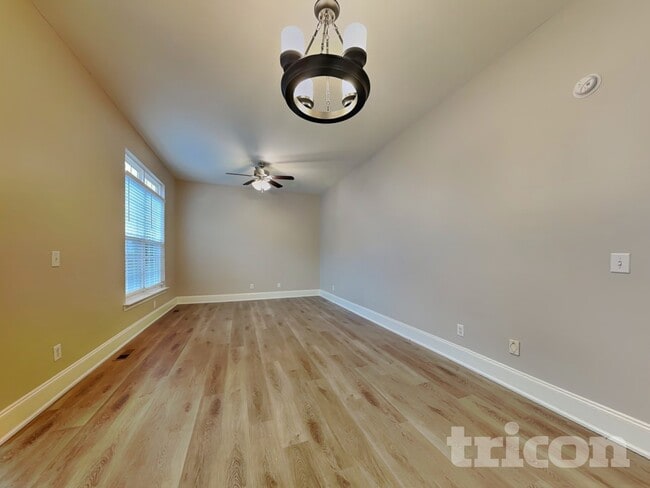 Photo - 108 N Honey Locust Dr