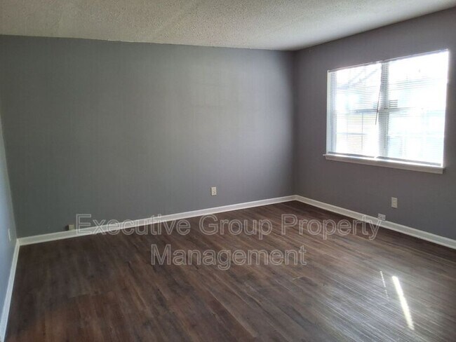 Photo - 310 Diecks Dr