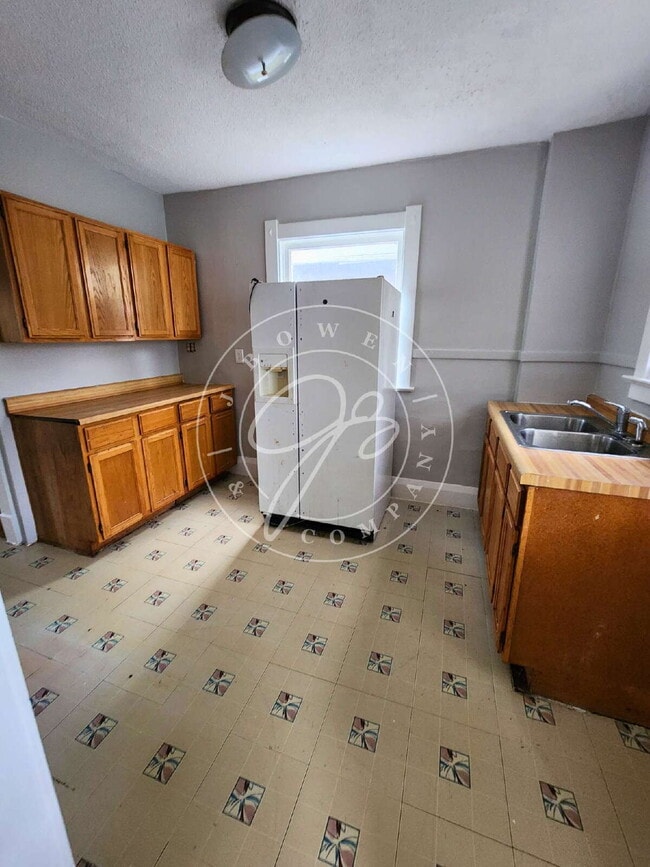 Photo - 2 story 3 bed with updates! Move in and ca...