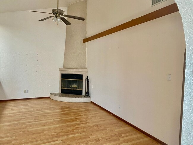 Photo - 2032 Camelot Dr