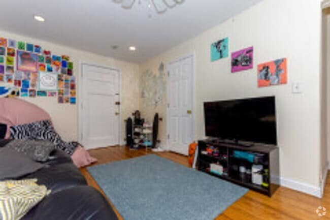 Building Photo - HOT BROOKLINE LISTING!!! Rental
