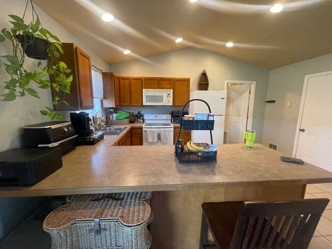 Photo - Pet Friendly UNFURNISHED LONG TERM Kalispe...