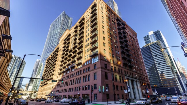 Building Photo - 163 N Canal St Rental