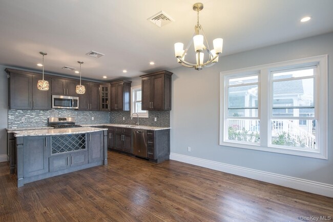 Photo - 535 E Walnut St Unit Main