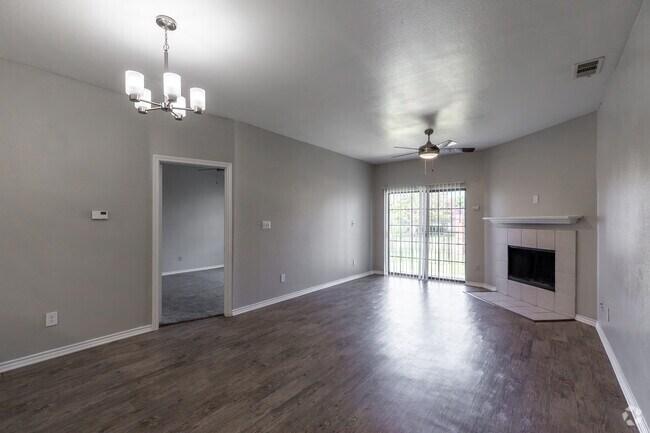 3BR, 2BA - 1,468SF - Living Room
