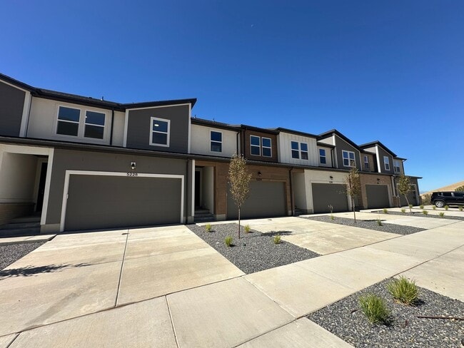 5228 Acacia Dr