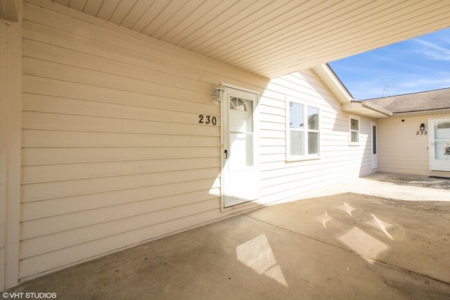 Photo - 230 Maple St