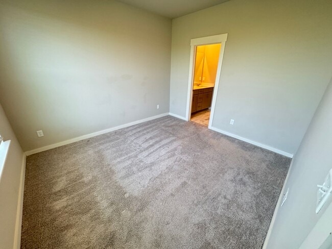 Photo - 767 Mickelson Way