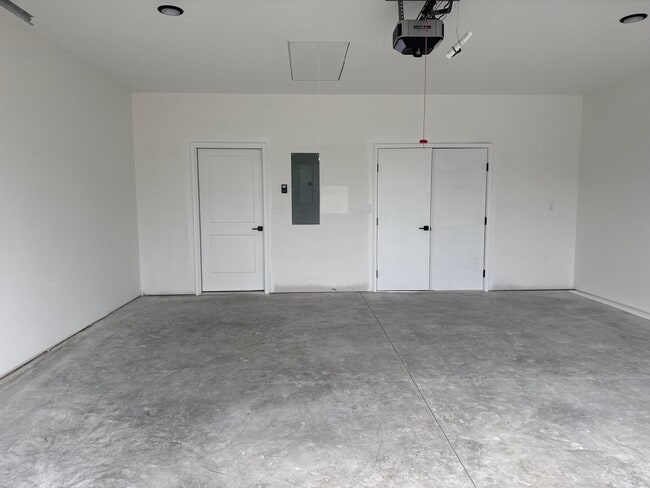 Building Photo - 5205 Whisper Dr