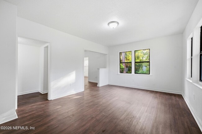 Photo - 920 George Cir