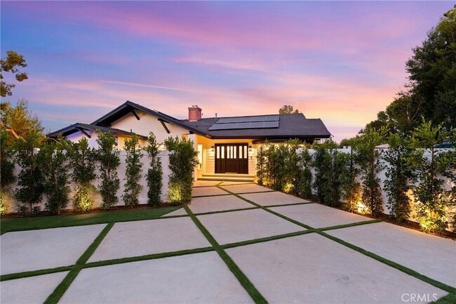 Photo - 6016 Woodlake Ave