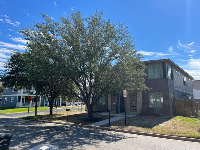 Photo - 308 Poplar St