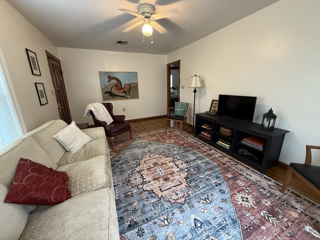 Photo - 2710 S Washington St