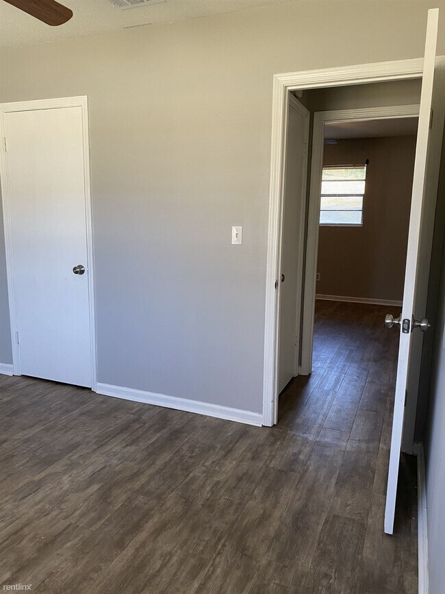 Photo - 3 br, 1 bath House - 6916 Bradshaw Drive