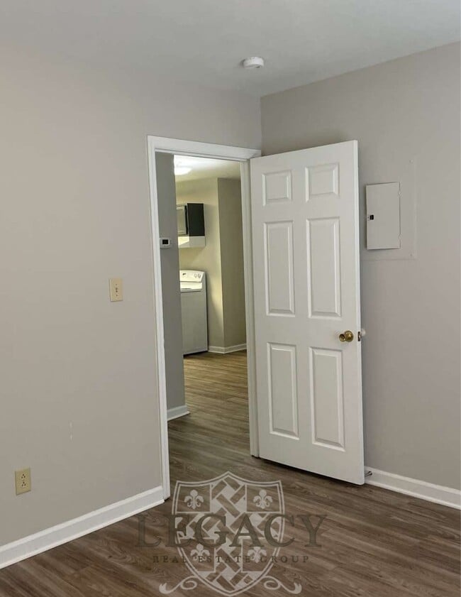 Photo - 103 Cloverdale Dr