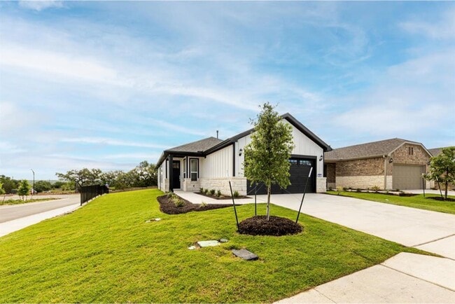 Photo - 201 Coachsmith St