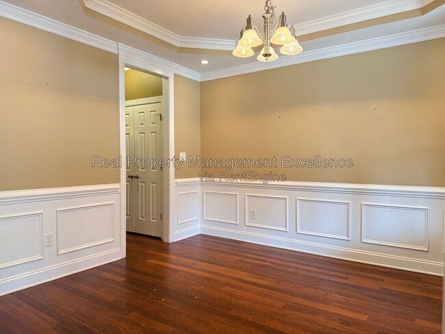 Photo - 616 Lake Artesia Ln
