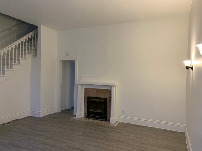 Living rm - 816 N Sheridan St Unit 1300 5th st middle