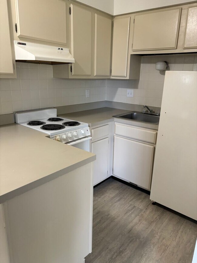 Photo - Holly Apartments