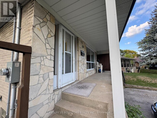 Photo - 70 Marbury Crescent