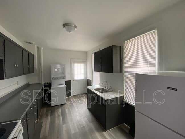 Photo - 648 W College Ave