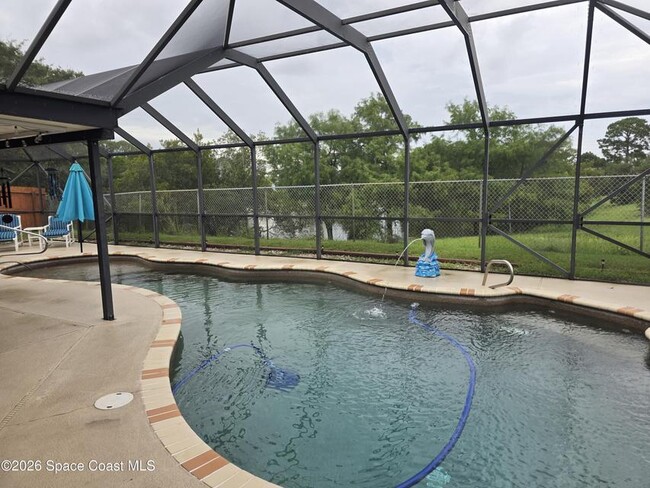 Photo - 870 Spirea Dr