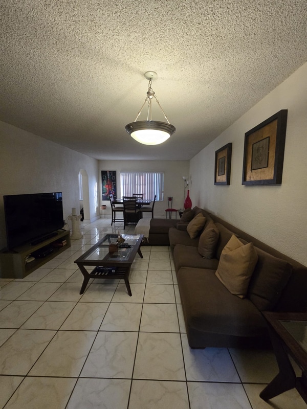 Building Photo - 303 NE 187th St Rental