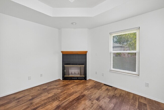 Photo - 2215 W Roxbury St