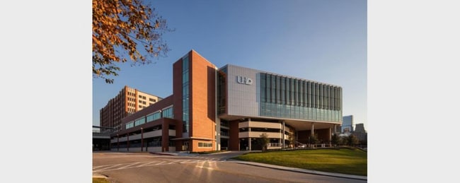 Photo - 407 Winnie St