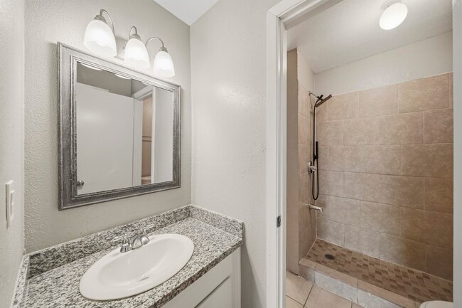 Photo - 4605 Orange Cir N