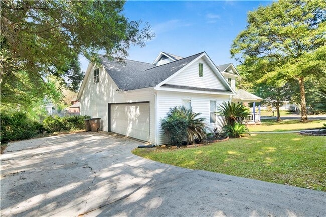 Photo - 708 Monarch Dr W