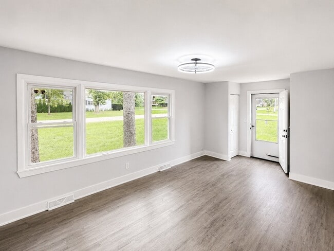 416 W Grand Ave