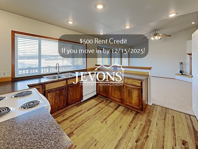 Building Photo - 10709 Roseberg Ave S Unit A