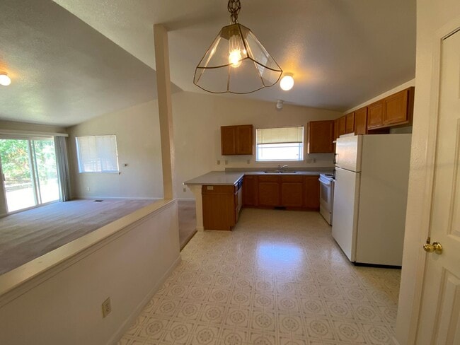 1001 Sunburst Dr