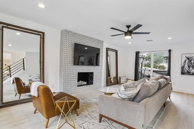 Photo - 2001 Wychwood Dr