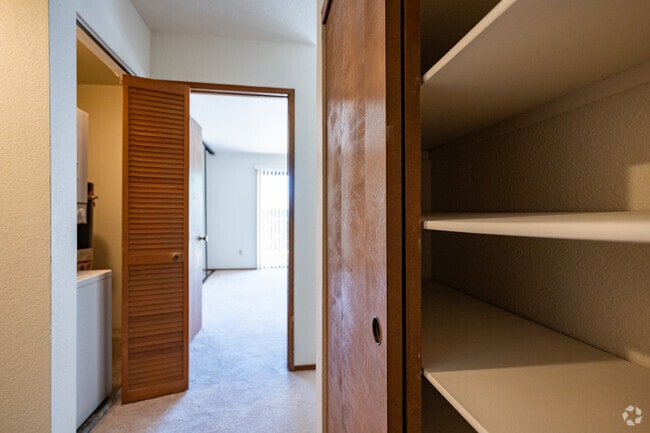 2BR, 1.5BA - 1200SF - Hallway Laundry