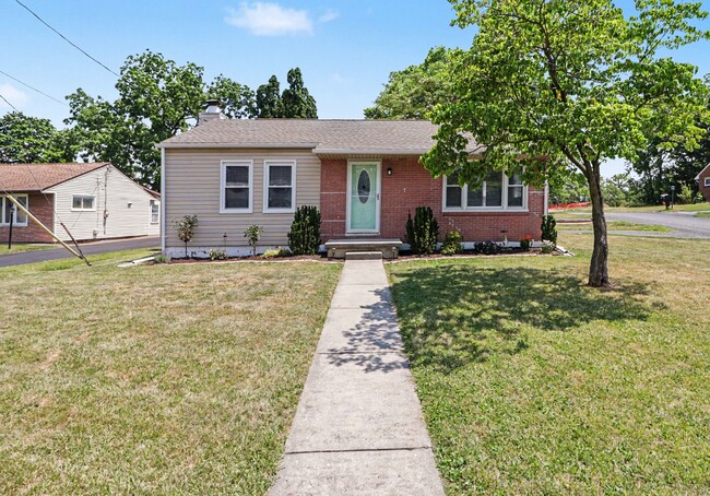 Photo - 105 Maple Dr
