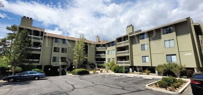 Building Photo - Beautifully remodeled huge 2 bedroom 2 bath with large balcony on the river!