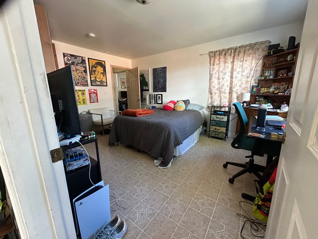 Photo - 3328 Military Ave