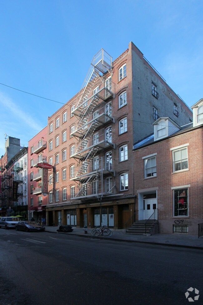 Photo - 145-147 Mulberry St