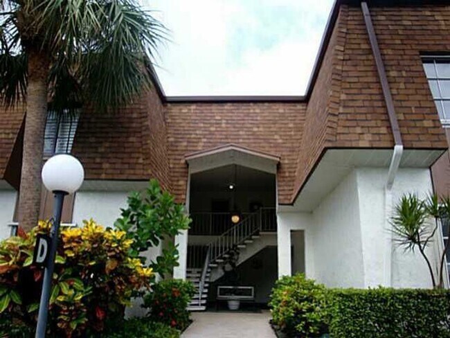 2/2 Condo in Poppleton Creek - 2/2 Condo in Poppleton Creek