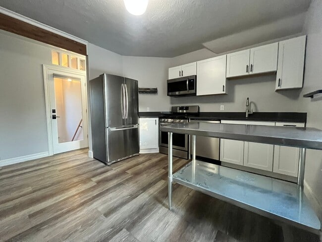 402 S 6th St E Unit 02 (Upper)