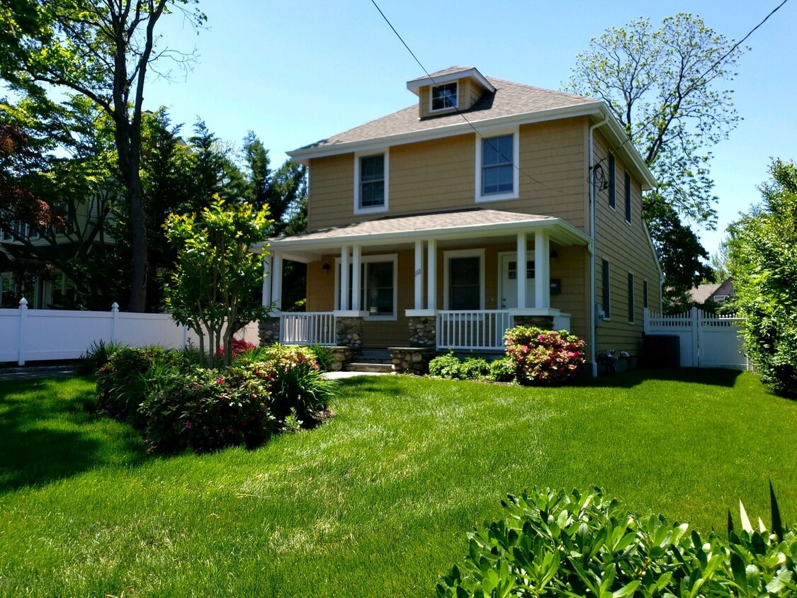 Photo - 133 Seaview Ter (Northport, NY)