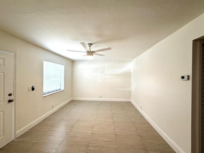 Photo - 607 NE 29th Dr Unit 24