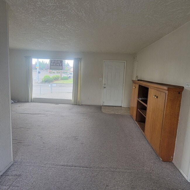 Photo - 1673 NW Goetz St
