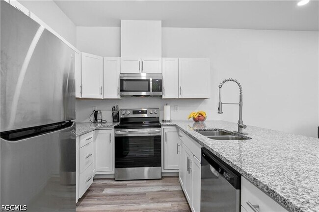 Photo - 4717 25th St SW