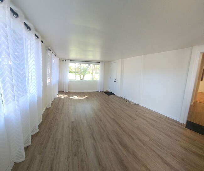 Photo - Well maintained 5 bedroom 2 bath with garage