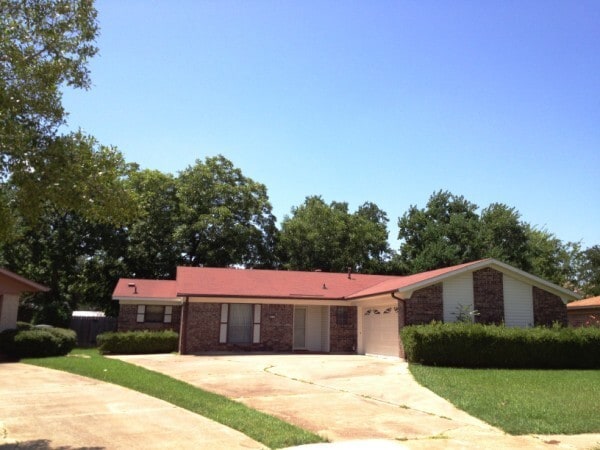 Building Photo - North Bossier City La 3 br 2 bath home for rent with 2-car garage