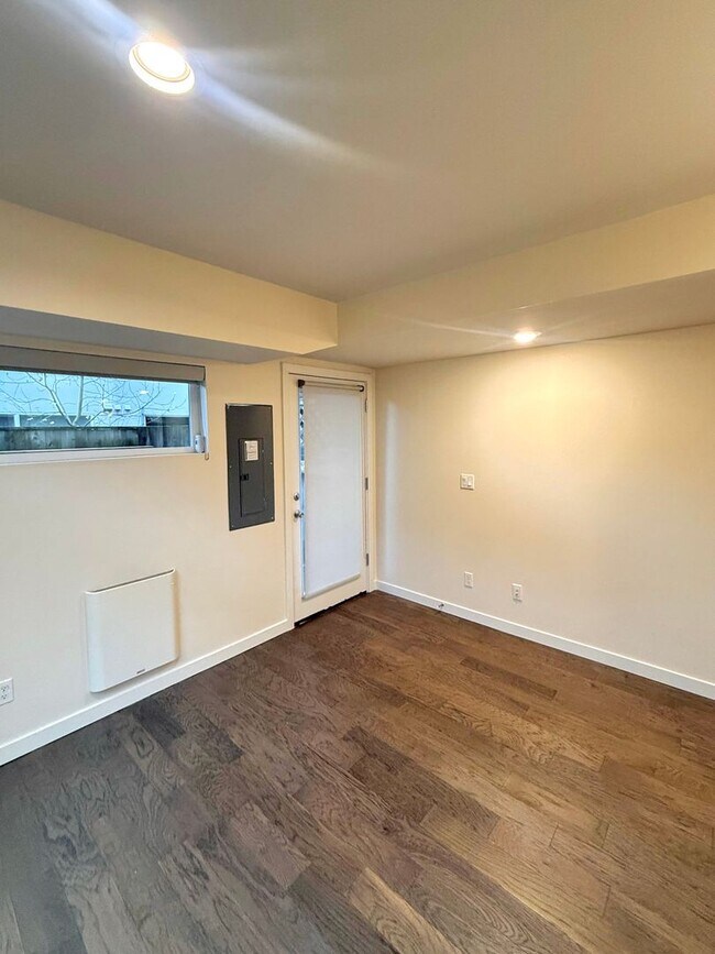 Photo - 2 Bedroom Modern Townhome – Urban Living at Its Best in Vibrant Columbia City