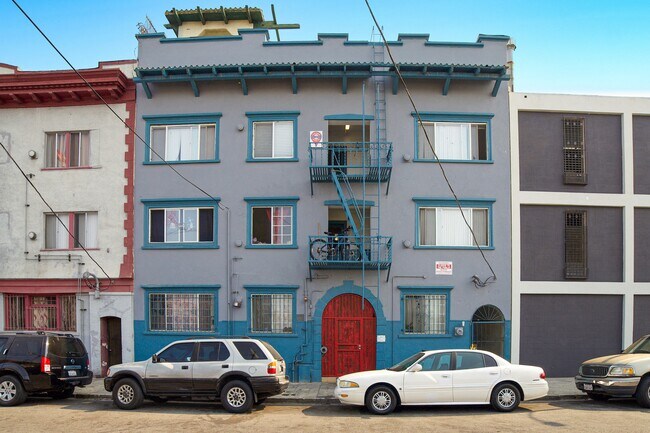 Photo - 225 W 25th St